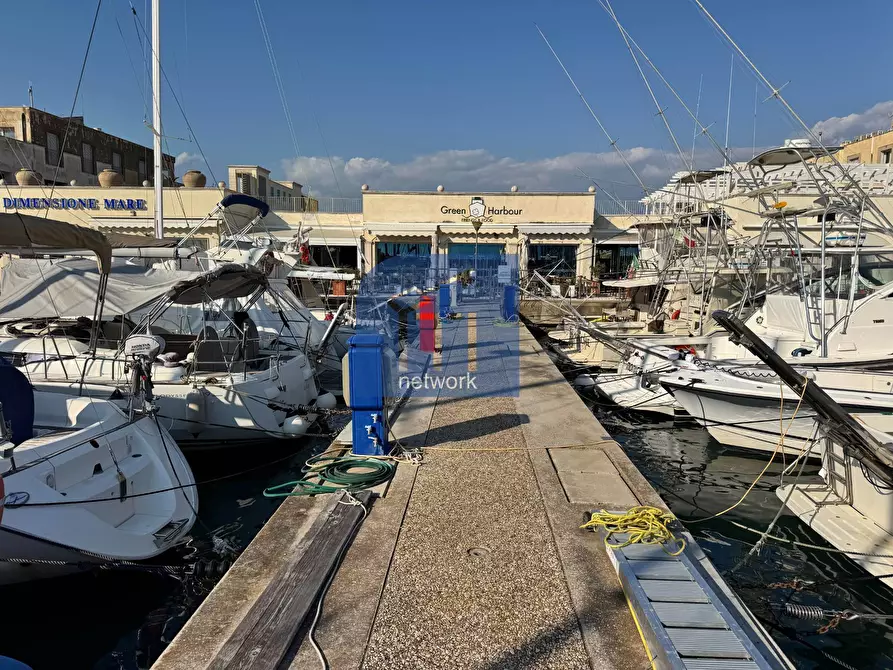 Immagine 4 di Box auto in vendita  in Lungomare Duca degli Abruzzi 84 a Roma