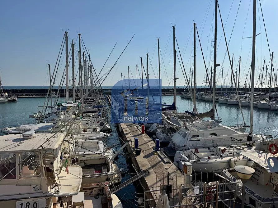 Immagine 7 di Box auto in vendita  in Lungomare Duca degli Abruzzi 84 a Roma
