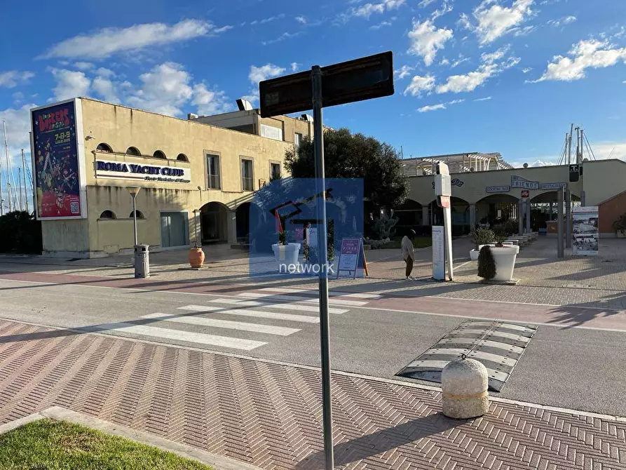 Immagine 11 di Box auto in vendita  in Lungomare Duca degli Abruzzi 84 a Roma