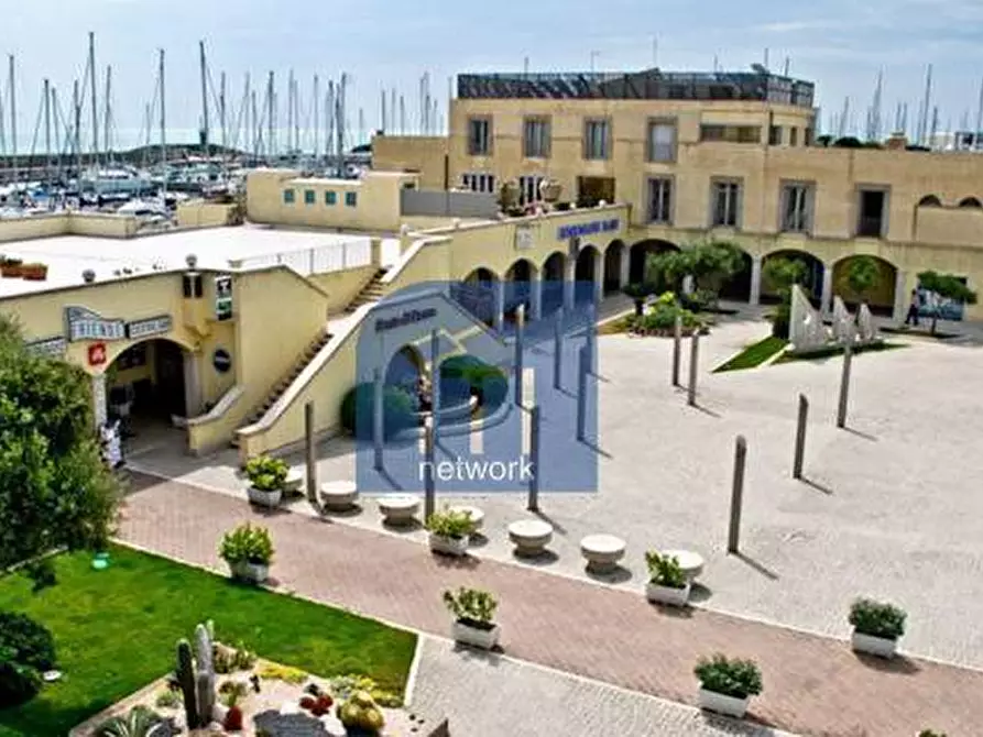 Immagine 3 di Box auto in vendita  in Lungomare Duca degli Abruzzi 84 a Roma