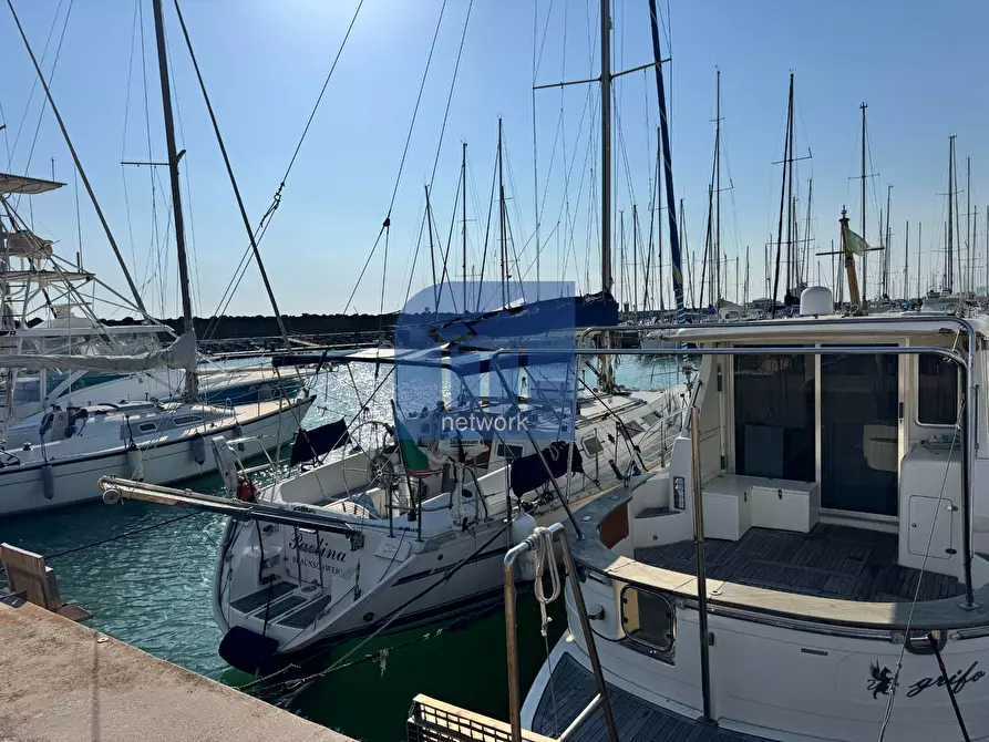 Immagine 5 di Box auto in vendita  in Lungomare Duca degli Abruzzi 84 a Roma