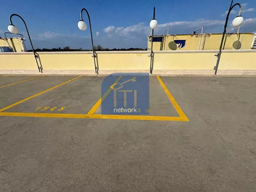 Immagine 12 di Box auto in vendita  in Lungomare Duca degli Abruzzi 84 a Roma