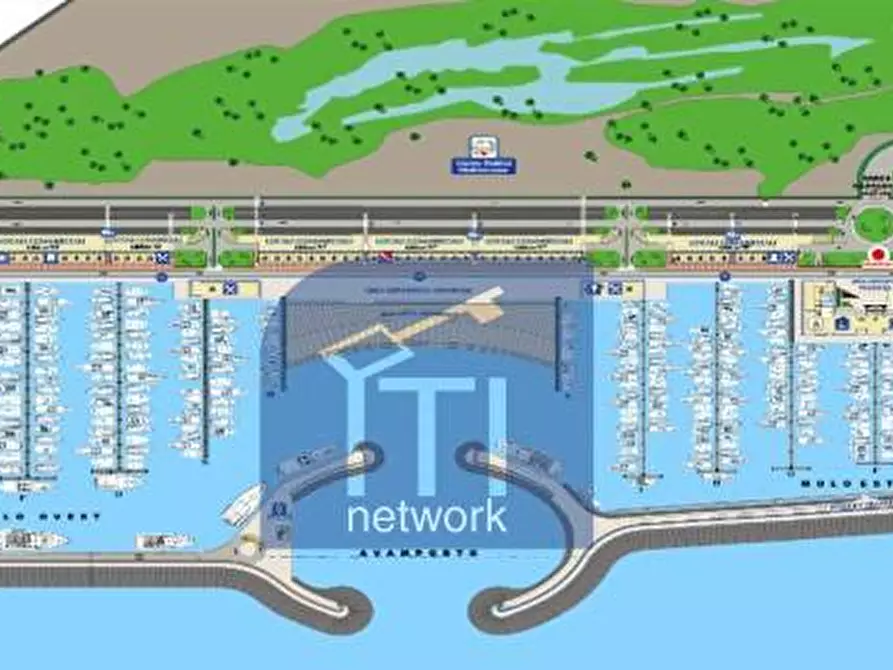 Immagine 15 di Box auto in vendita  in Lungomare Duca degli Abruzzi 84 a Roma