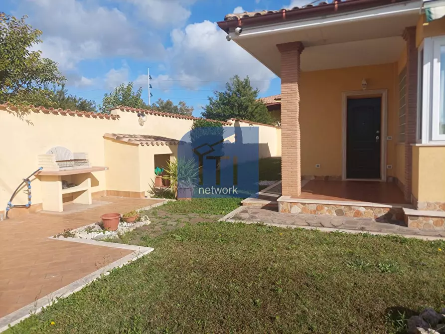 Immagine 11 di Villa in vendita  in via saturno a Anzio