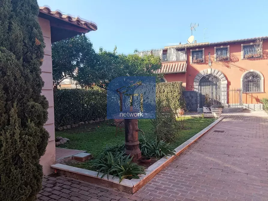 Immagine 2 di Appartamento in vendita  in Via Renato Massa a Roma