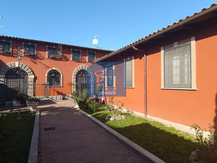 Immagine 3 di Appartamento in vendita  in Via Renato Massa a Roma