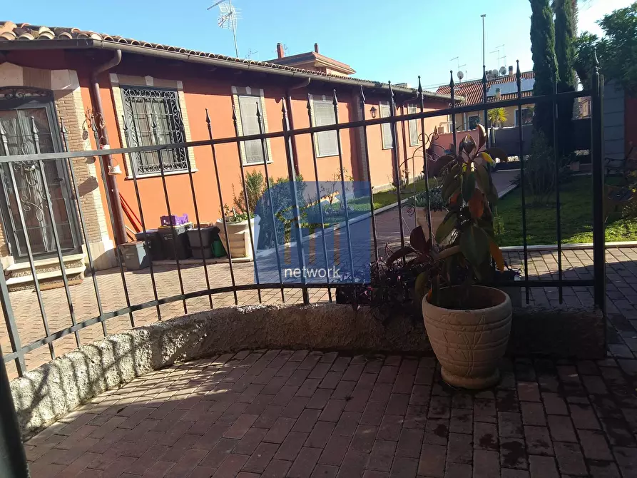 Immagine 5 di Appartamento in vendita  in Via Renato Massa a Roma