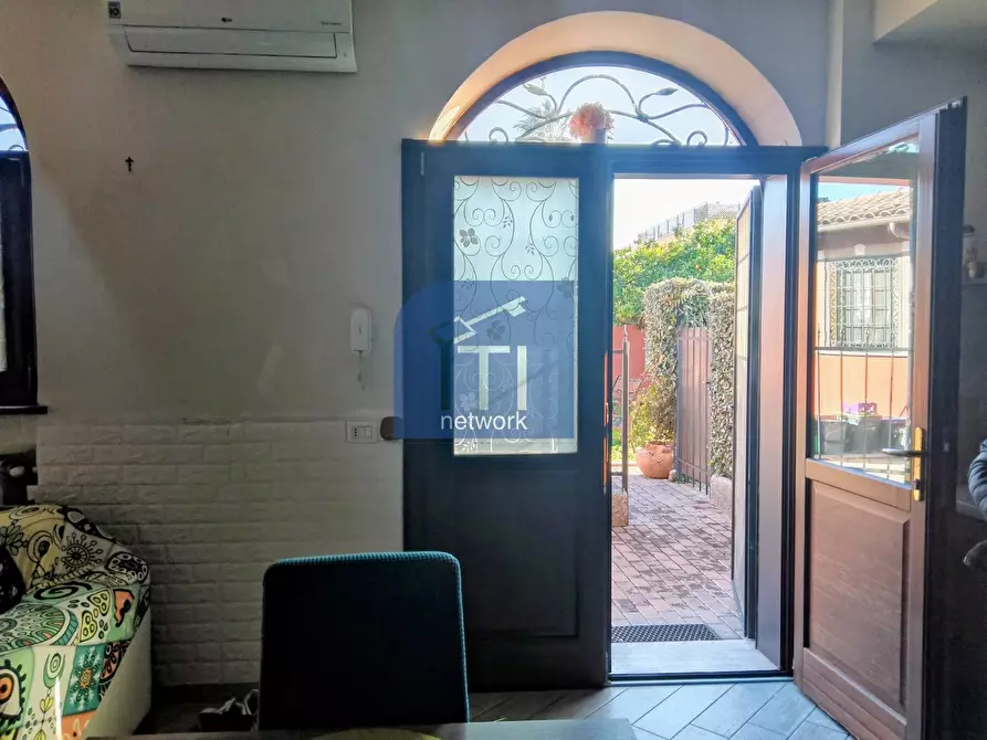 Immagine 9 di Appartamento in vendita  in Via Renato Massa a Roma