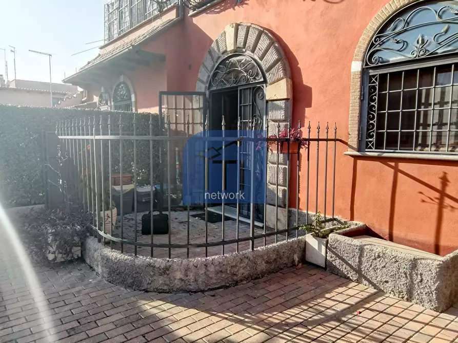 Immagine 4 di Appartamento in vendita  in Via Renato Massa a Roma