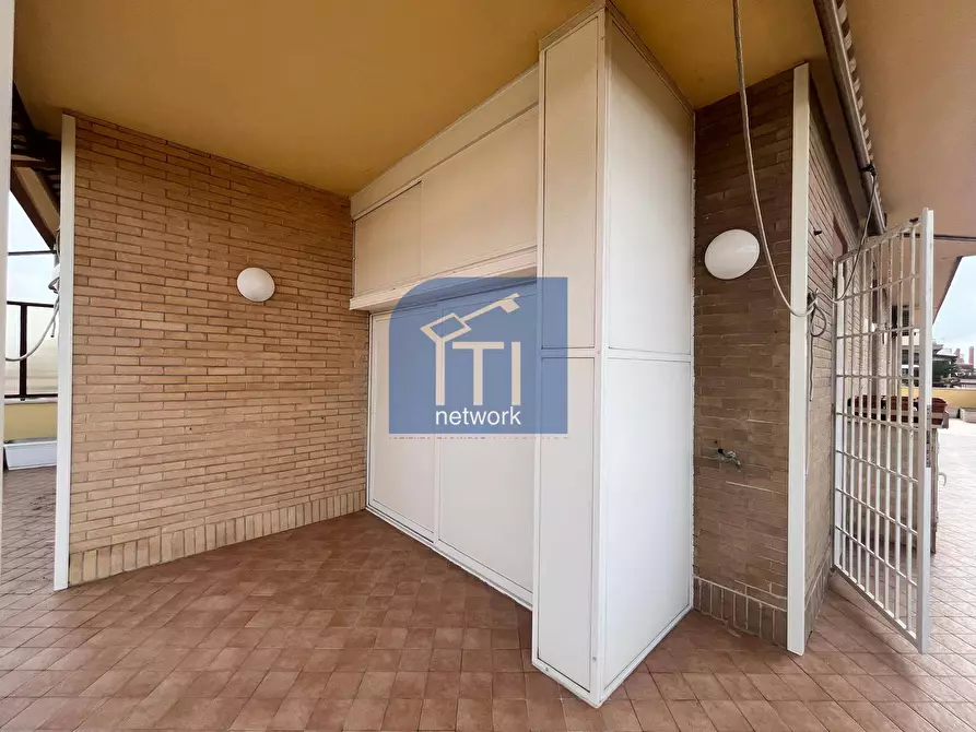 Immagine 4 di Attico in vendita  in Via Delle Gondole a Roma