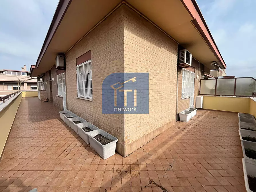 Immagine 3 di Attico in vendita  in Via Delle Gondole a Roma