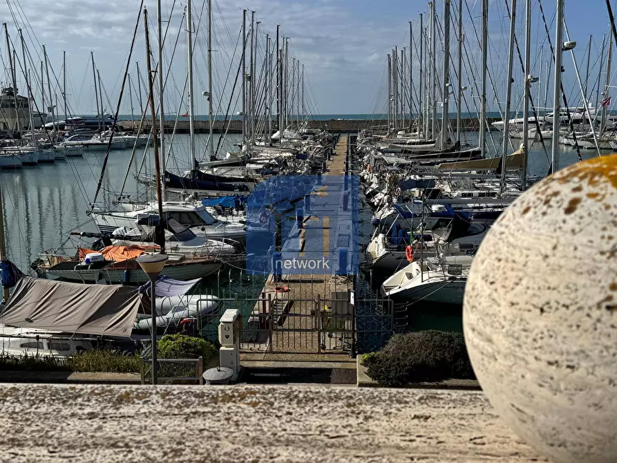 Immagine 2 di Box auto in vendita  in Lungomare Duca Degli Abruzzi 83 a Roma