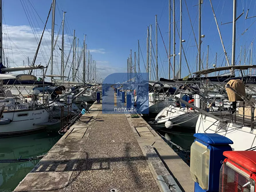 Immagine 5 di Box auto in vendita  in Lungomare Duca Degli Abruzzi 83 a Roma