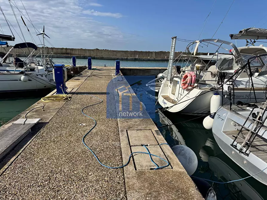Immagine 8 di Box auto in vendita  in Lungomare Duca Degli Abruzzi 83 a Roma