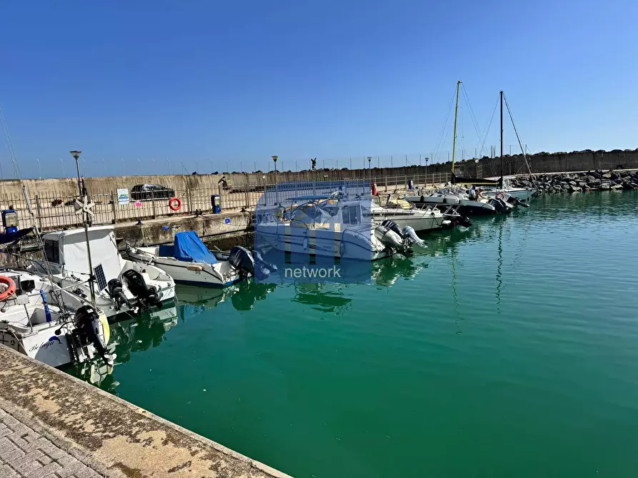 Immagine 10 di Box auto in vendita  in Lungomare Duca Degli Abruzzi 83 a Roma