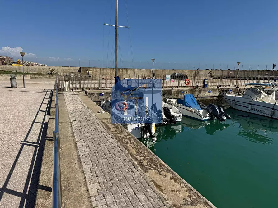 Immagine 4 di Box auto in vendita  in Lungomare Duca Degli Abruzzi 83 a Roma