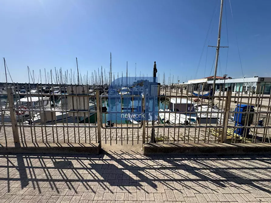 Immagine 9 di Box auto in vendita  in Lungomare Duca Degli Abruzzi 83 a Roma