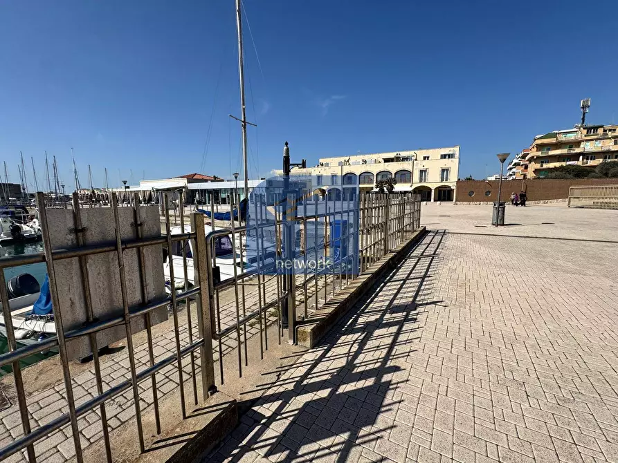 Immagine 6 di Box auto in vendita  in Lungomare Duca Degli Abruzzi 83 a Roma