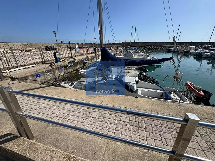 Immagine 5 di Box auto in vendita  in Lungomare Duca Degli Abruzzi 83 a Roma