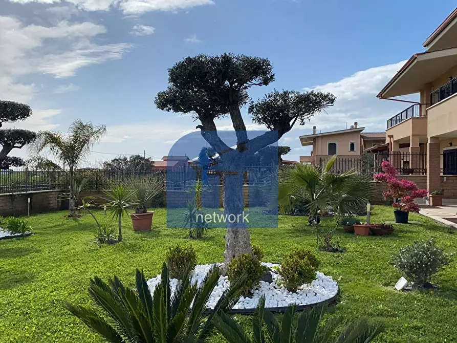 Immagine 1 di Casa semindipendente in vendita  in via Giuseppe Zanardelli a Pomezia