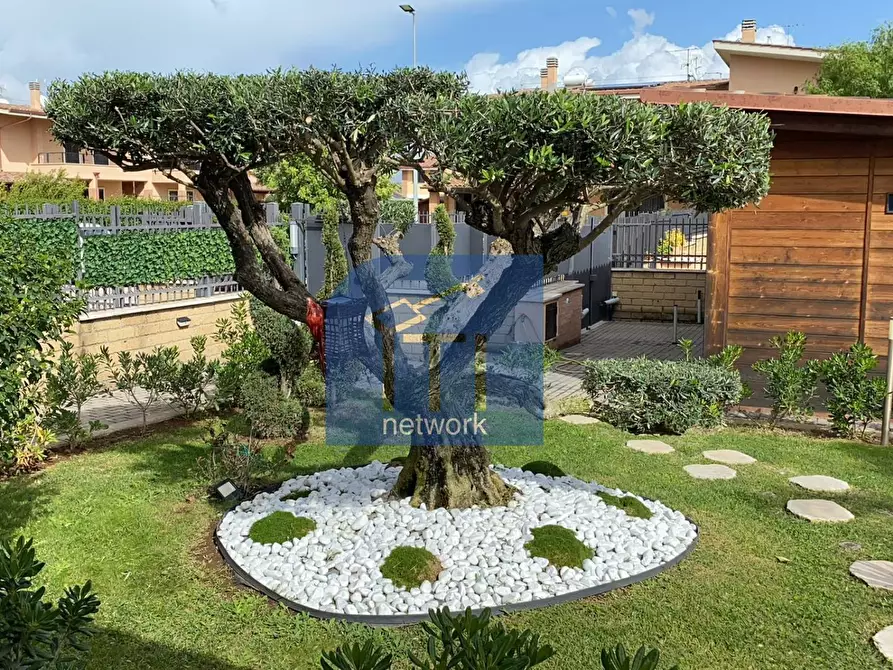 Immagine 3 di Casa semindipendente in vendita  in via Giuseppe Zanardelli a Pomezia