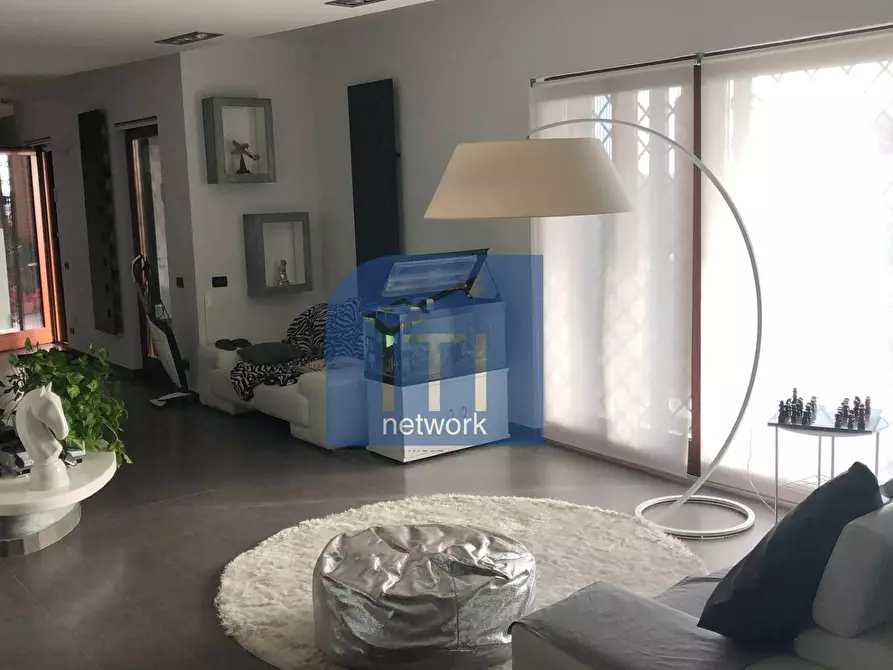 Immagine 6 di Casa semindipendente in vendita  in via Giuseppe Zanardelli a Pomezia