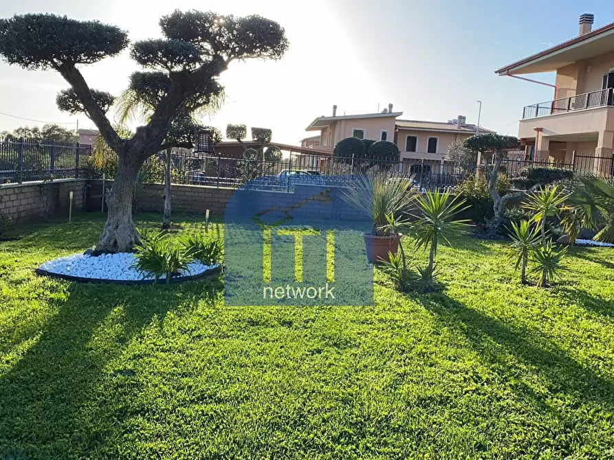 Immagine 2 di Casa semindipendente in vendita  in via Giuseppe Zanardelli a Pomezia