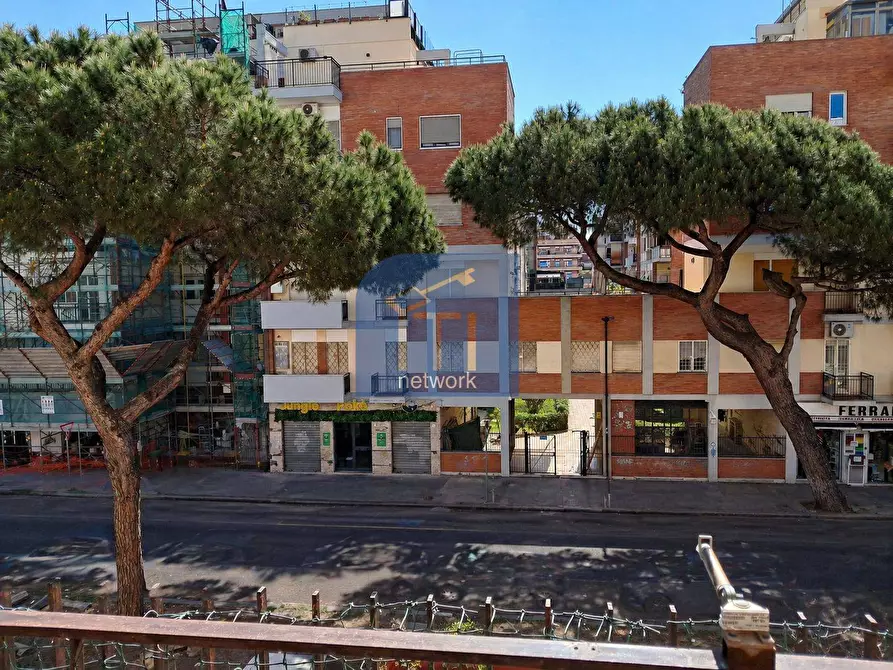 Immagine 2 di Appartamento in vendita  in Viale dei Promontori 50 a Roma