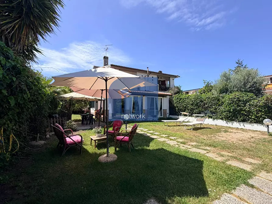 Immagine 2 di Casa semindipendente in vendita  in Via Dora Baltea a Ardea