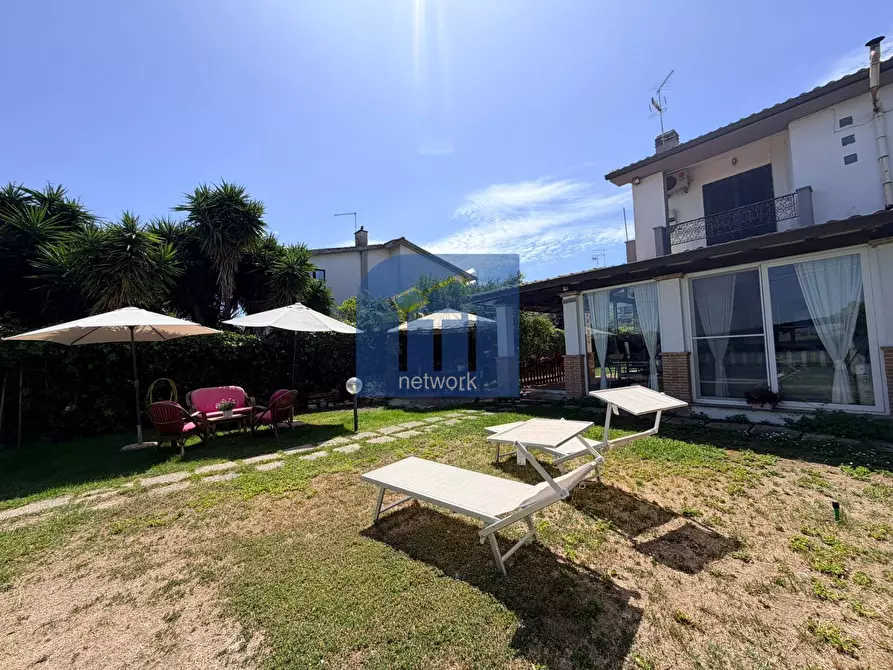 Immagine 3 di Casa semindipendente in vendita  in Via Dora Baltea a Ardea