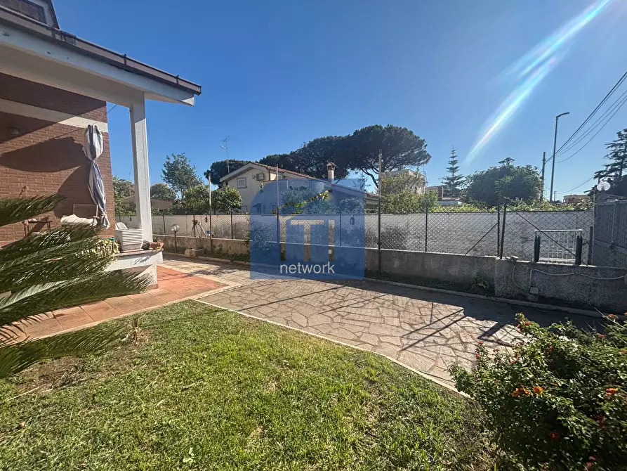 Immagine 10 di Villa in vendita  in Via Delle Mimose a Ardea