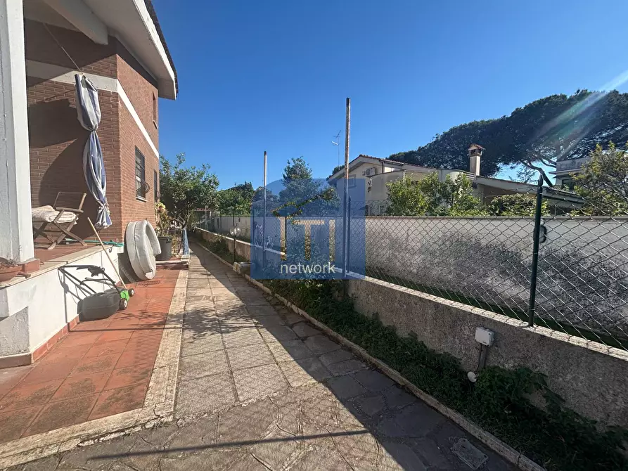Immagine 11 di Villa in vendita  in Via Delle Mimose a Ardea