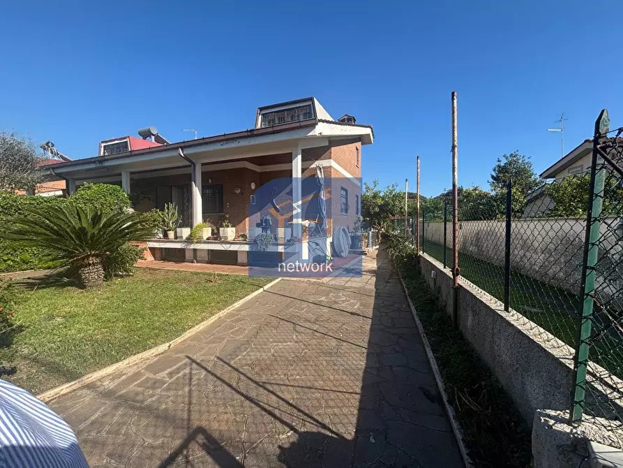 Immagine 1 di Villa in vendita  in Via Delle Mimose a Ardea