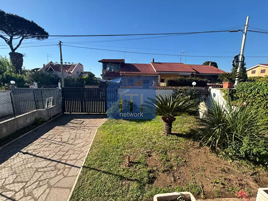 Immagine 9 di Villa in vendita  in Via Delle Mimose a Ardea
