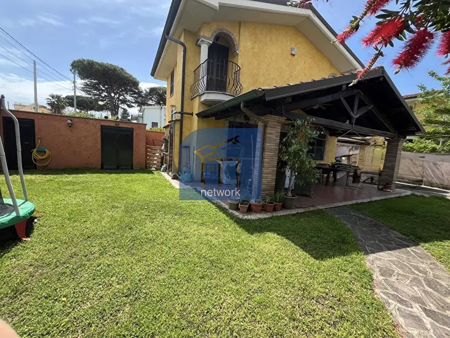 Immagine 3 di Villa in vendita  in via delle fresie a Anzio