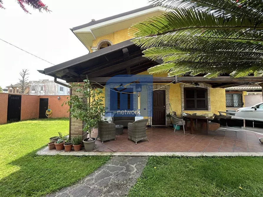 Immagine 1 di Villa in vendita  in via delle fresie a Anzio