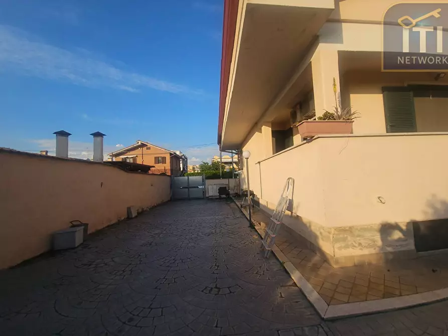 Immagine 3 di Villetta a schiera in vendita  in via mar rosso a Pomezia