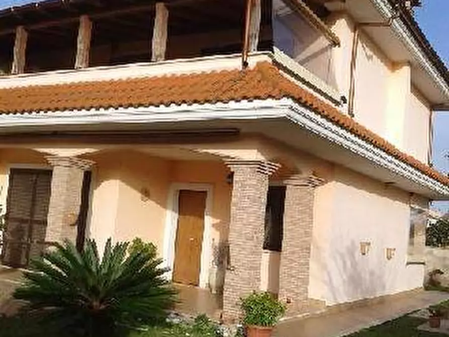 Immagine 2 di Villa in vendita  in via del cinema a Anzio