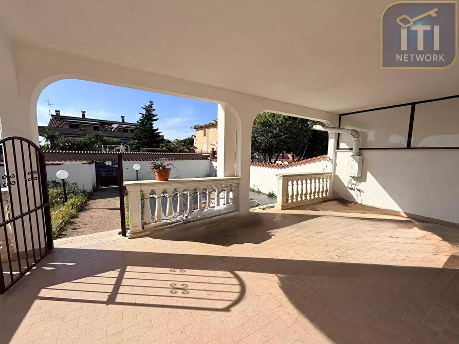Immagine 7 di Villa in vendita  in Via Oceano Atlantico a Pomezia