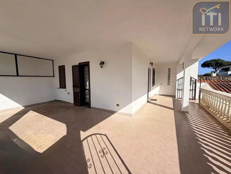 Immagine 2 di Villa in vendita  in Via Oceano Atlantico a Pomezia
