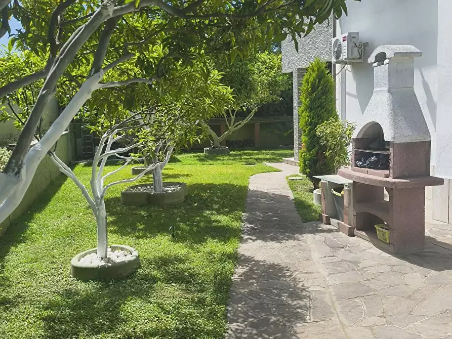 Immagine 2 di Villa in vendita  in via Renato fucini a Anzio