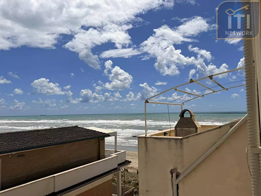 Immagine 4 di Appartamento in vendita  in Lungomare delle Sirene a Pomezia