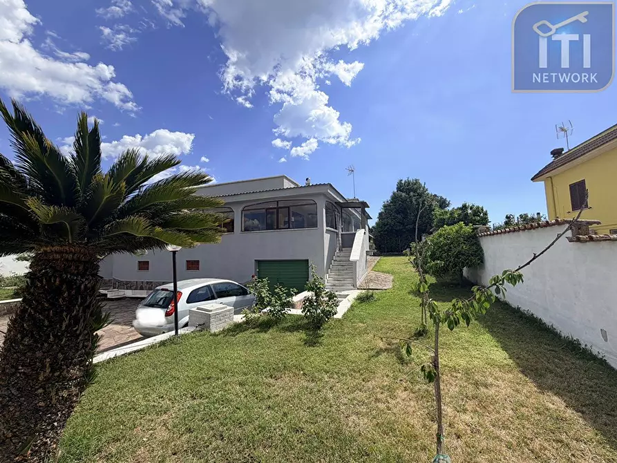 Immagine 3 di Villa in vendita  in Via Marta a Aprilia
