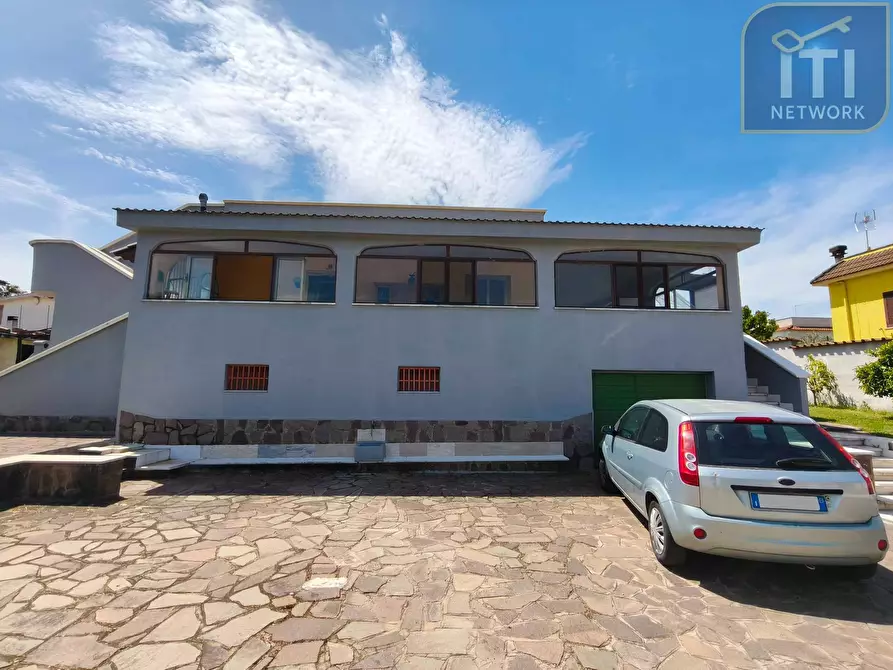 Immagine 1 di Villa in vendita  in Via Marta a Aprilia