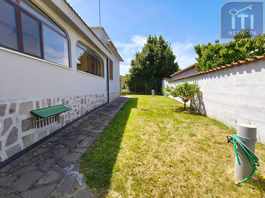 Immagine 21 di Villa in vendita  in Via Marta a Aprilia