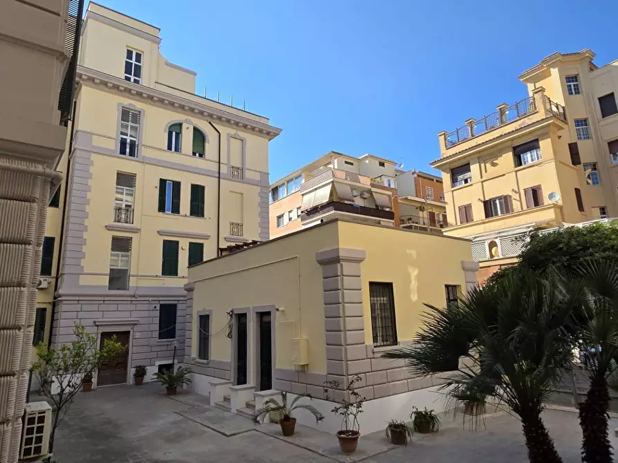 Immagine 15 di Appartamento in vendita  in Piazza Anco Marzio 13 a Roma