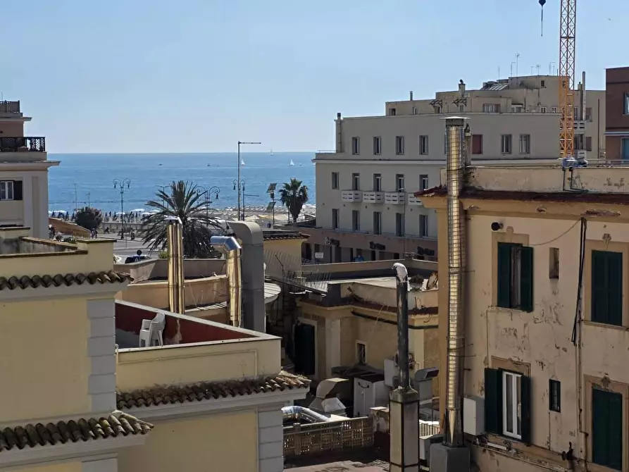 Immagine 32 di Appartamento in vendita  in Piazza Anco Marzio 13 a Roma