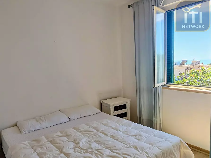 Immagine 8 di Villa in vendita  in VIALE SPAGNA a Pomezia