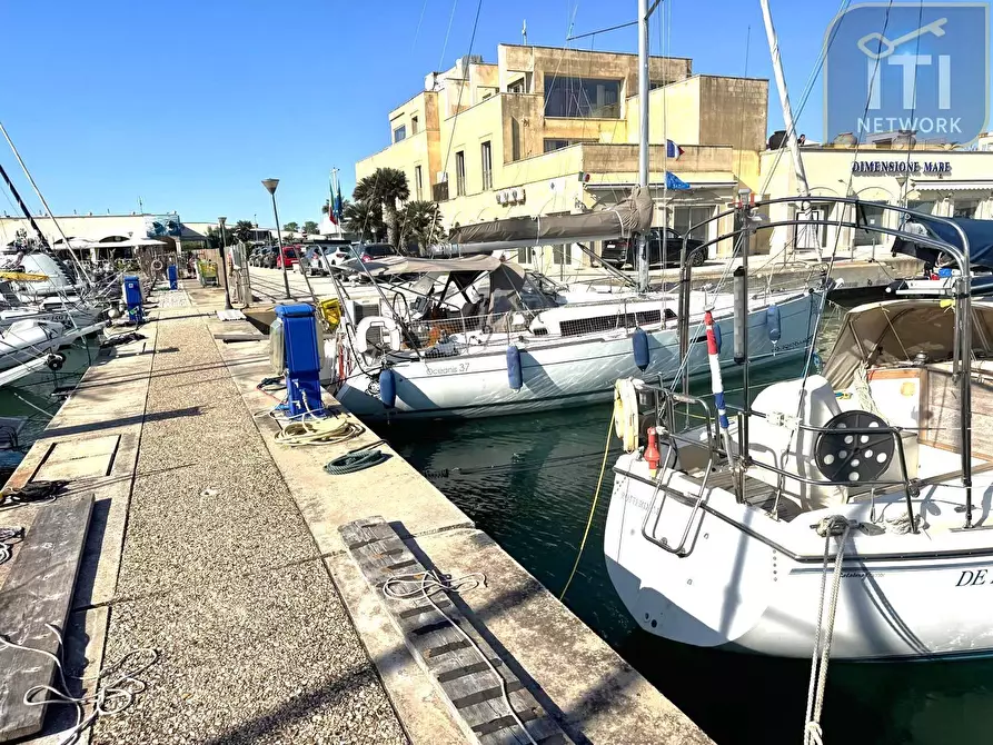 Immagine 3 di Box auto in vendita  in Lungomare Duca Degli Abruzzi 84 a Roma
