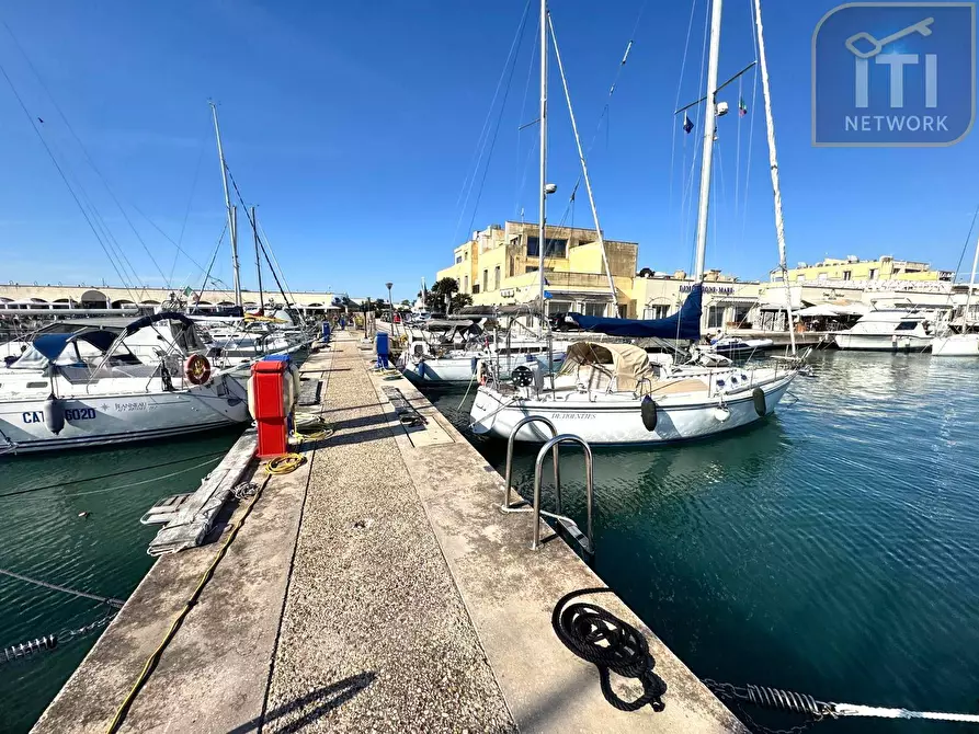 Immagine 5 di Box auto in vendita  in Lungomare Duca Degli Abruzzi 84 a Roma